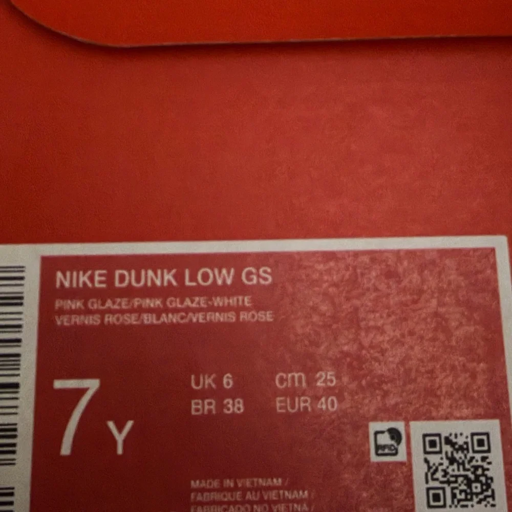 Nike Low-Top Sneakers in Dusty Pink and Red Logo - Picture 7 of 7